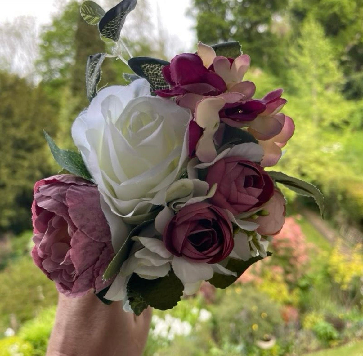 White Rose and shades of blush rose and lilac pew end / posey