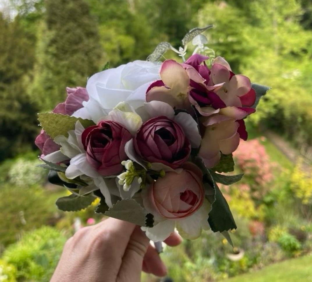 White Rose and shades of blush rose and lilac pew end / posey