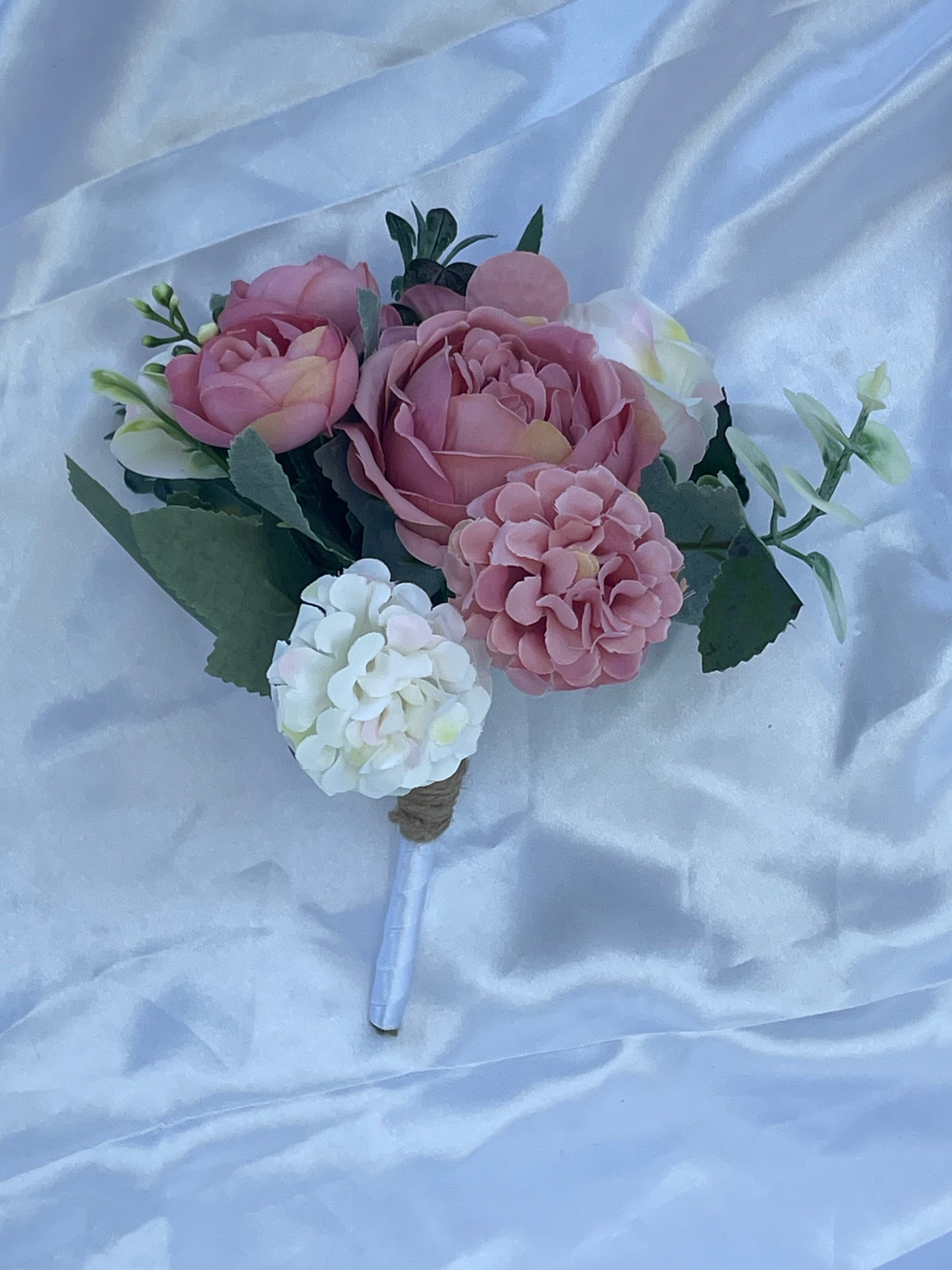 Rose and White artificial Pew End / Posey
