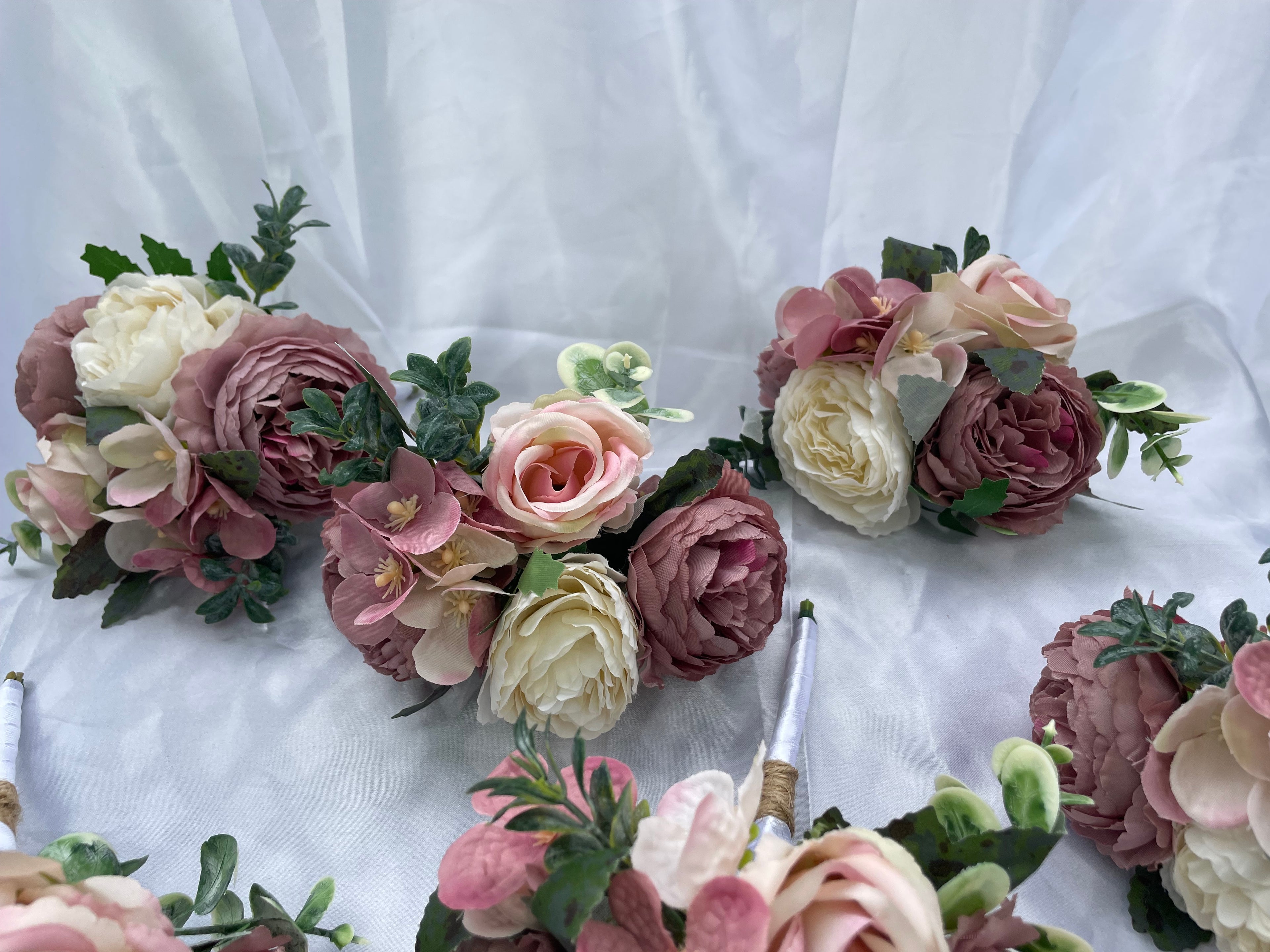 Dusky Rose and White Pew End / Posey