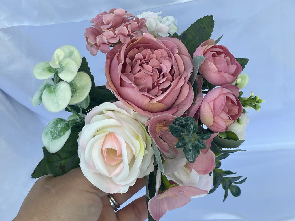 Rose and White artificial Pew End / Posey