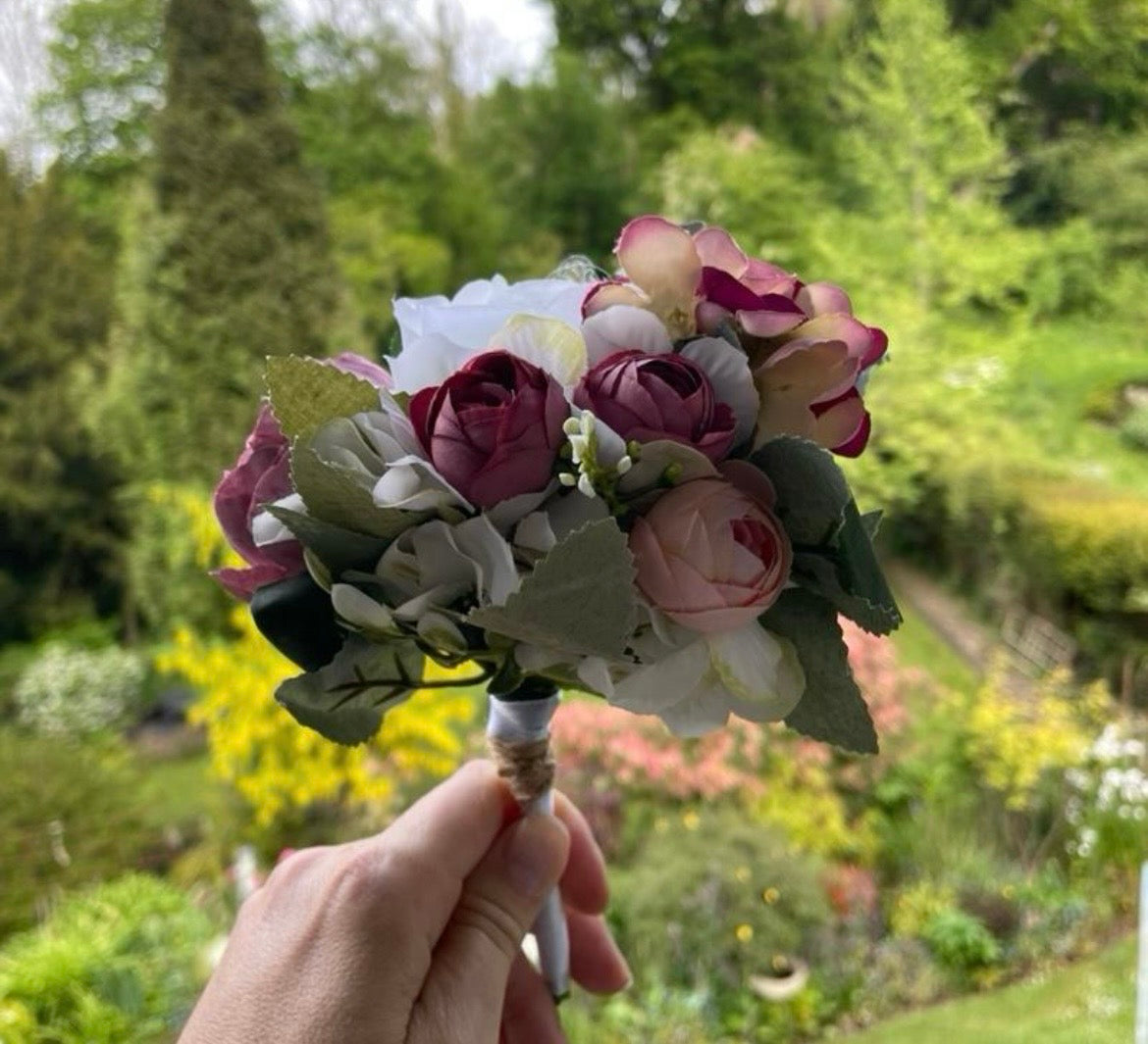 White Rose and shades of blush rose and lilac pew end / posey