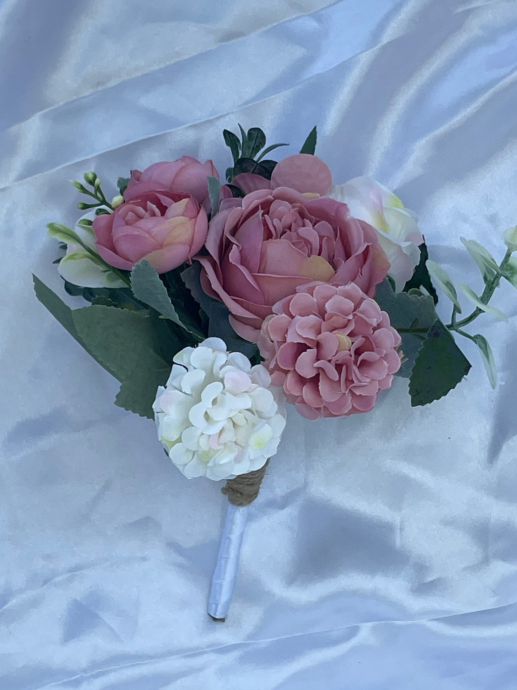 Rose and White artificial Pew End / Posey
