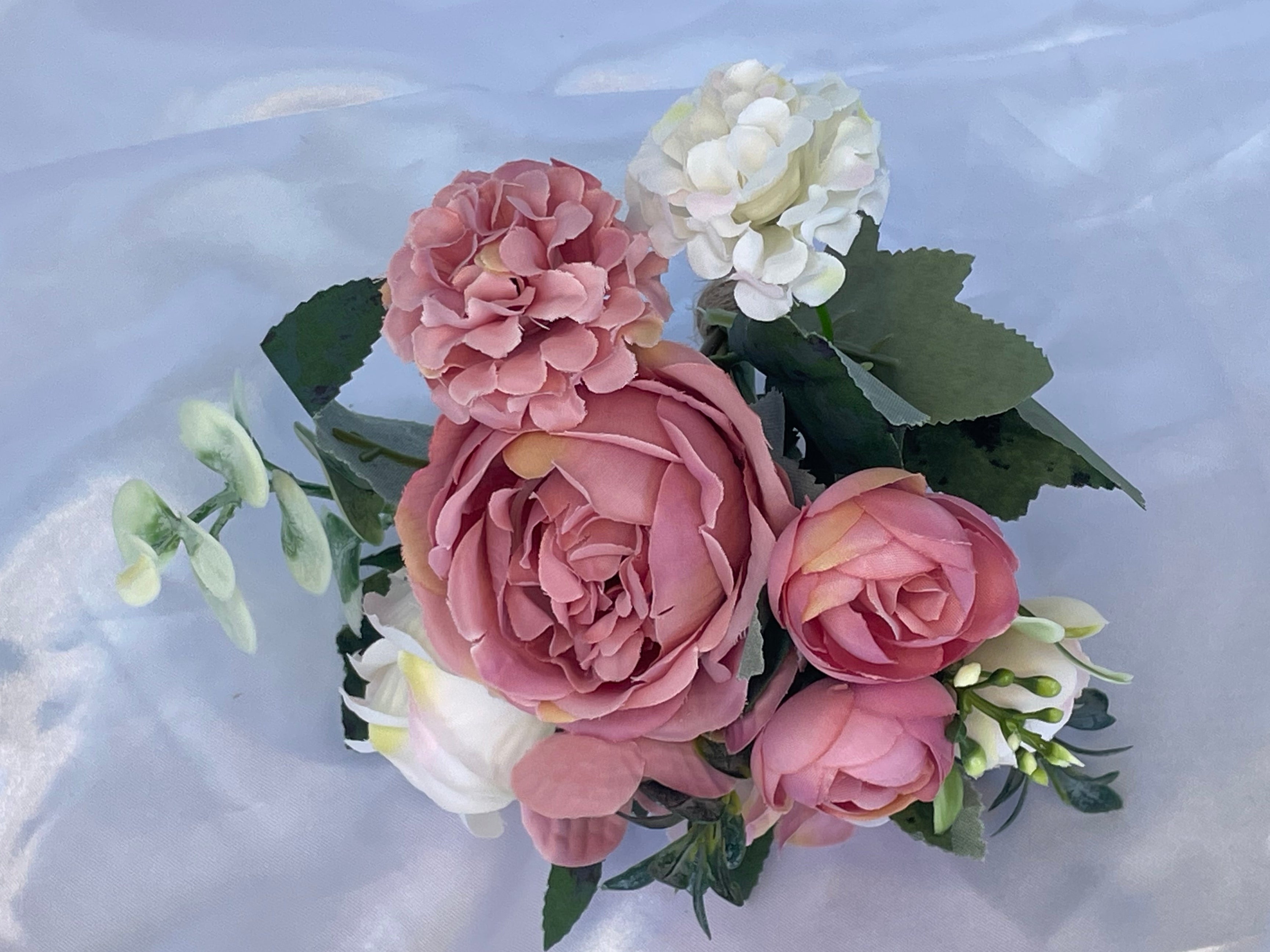 Rose and White artificial Pew End / Posey