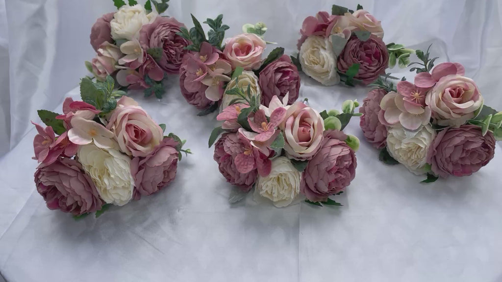 Dusky Rose and White Pew End / Posey
